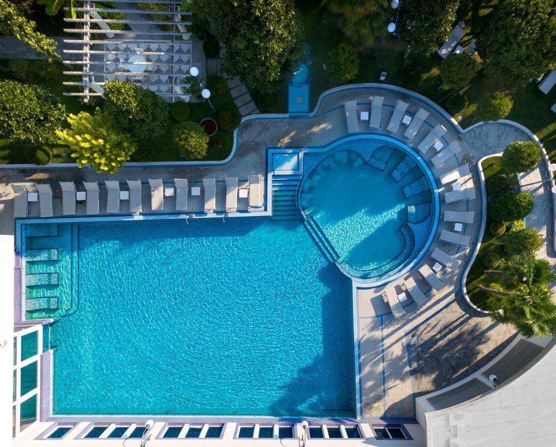 Grand Hotel Trieste & Victoria Abano Terme Zewnętrze zdjęcie Aerial view of the pool