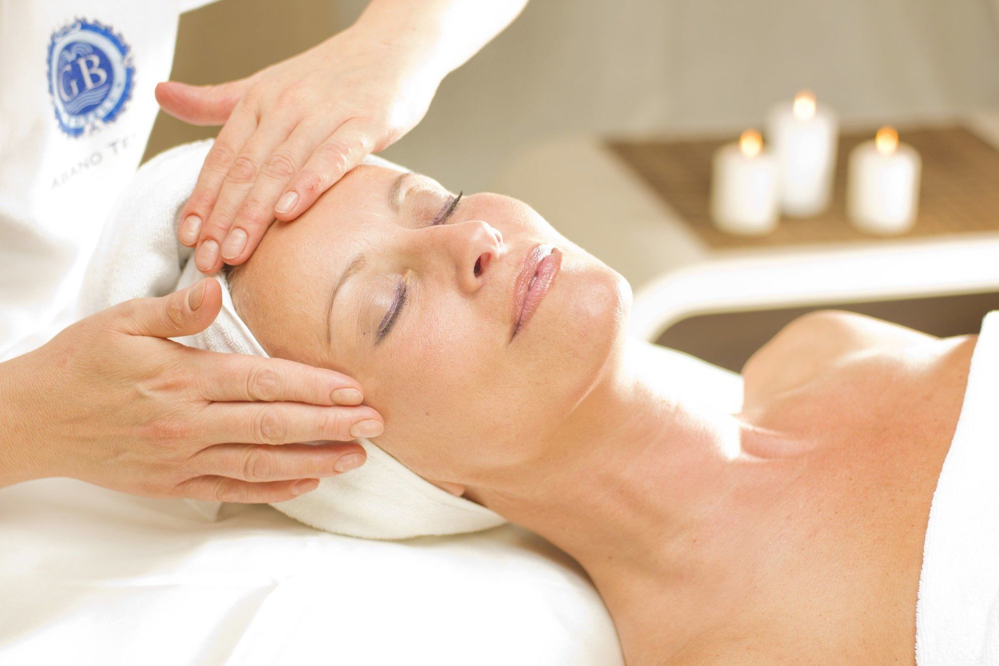 Grand Hotel Trieste & Victoria Abano Terme Zewnętrze zdjęcie A woman receiving a facial treatment